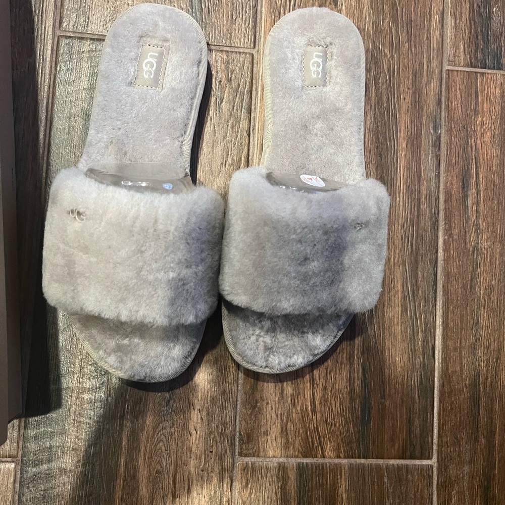 Never worn Women’s Ugg Colette